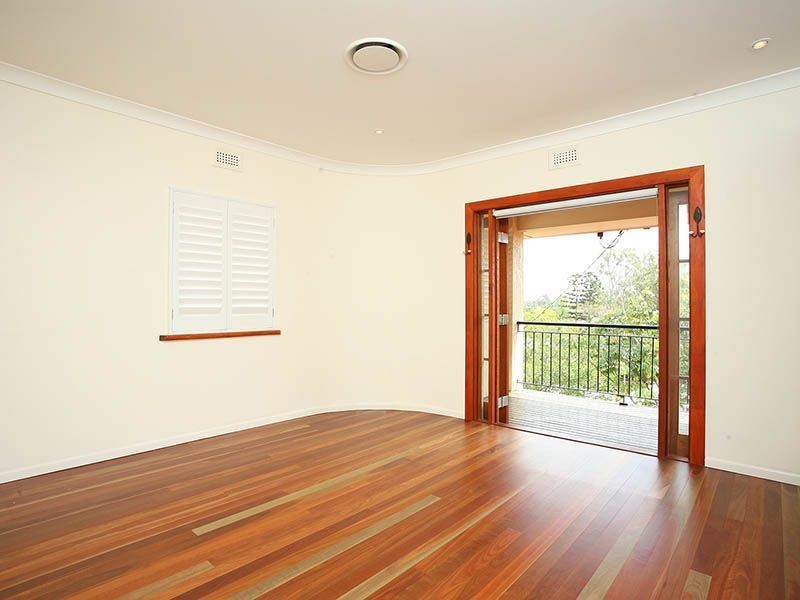 33 Oxley Drive, Holland Park QLD 4121