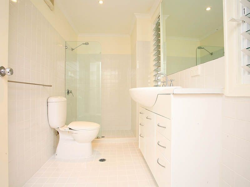 33 Oxley Drive, Holland Park QLD 4121