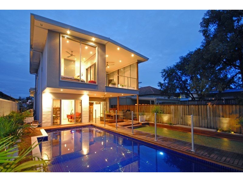 12 Russell Avenue, Norman Park QLD 4170