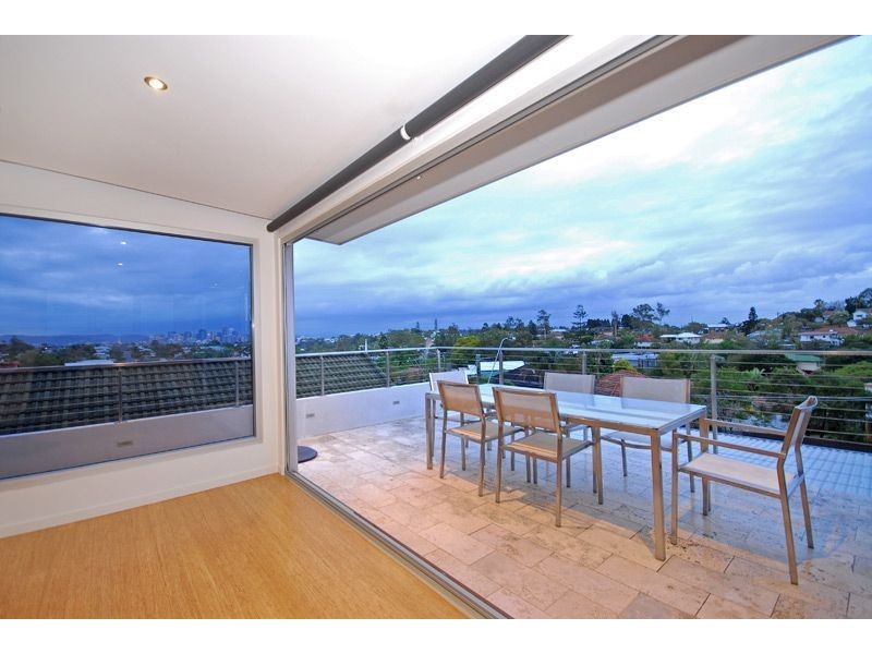 12 Russell Avenue, Norman Park QLD 4170