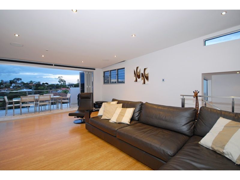 12 Russell Avenue, Norman Park QLD 4170