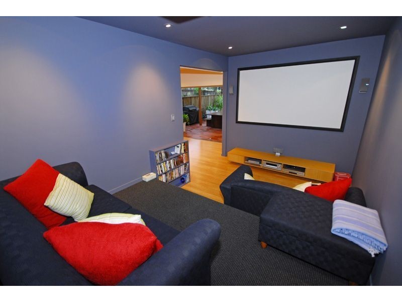 12 Russell Avenue, Norman Park QLD 4170