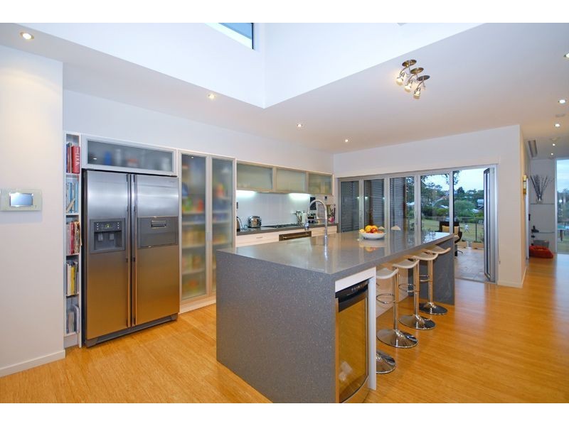 12 Russell Avenue, Norman Park QLD 4170