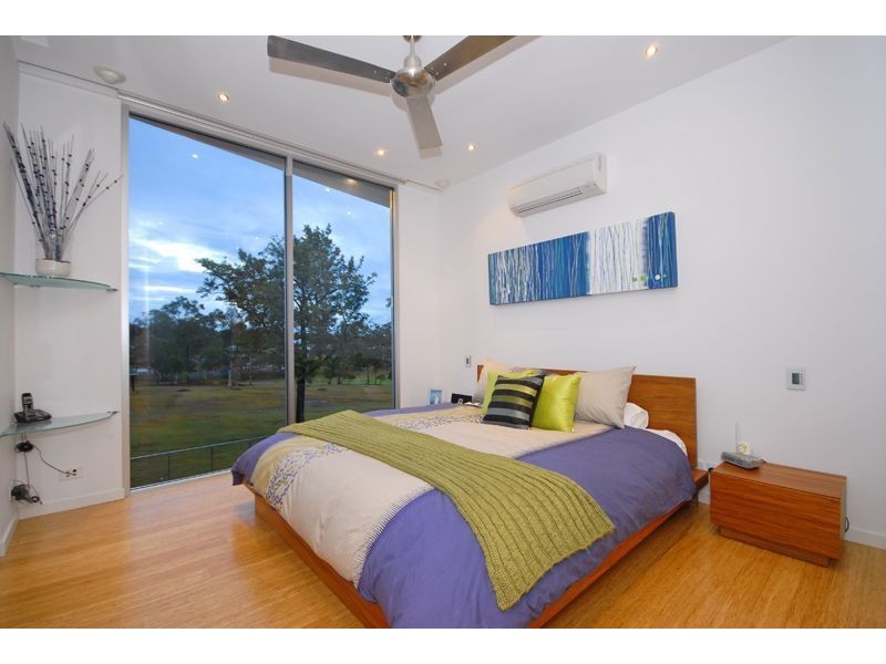 12 Russell Avenue, Norman Park QLD 4170