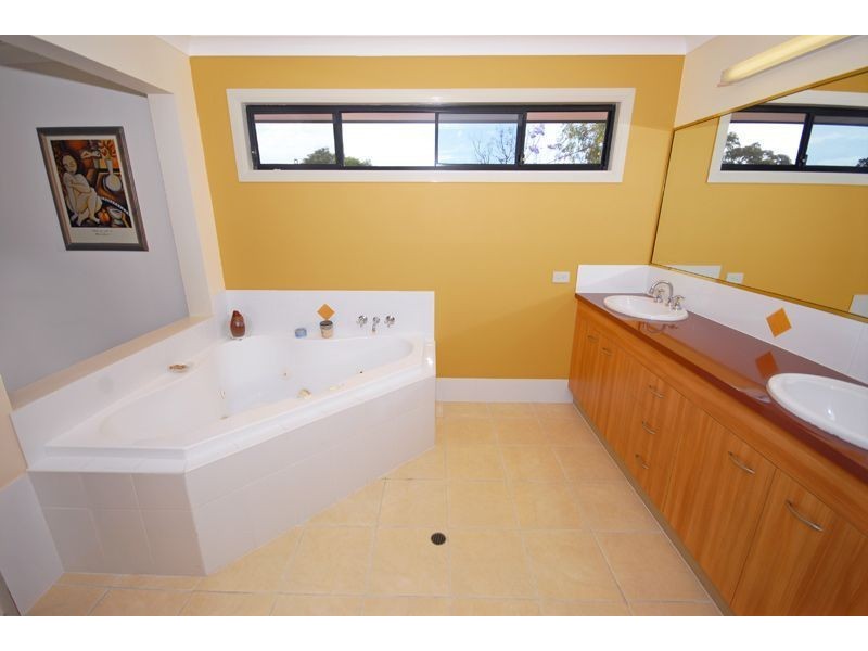 16 Glyn Street, Coorparoo QLD 4151