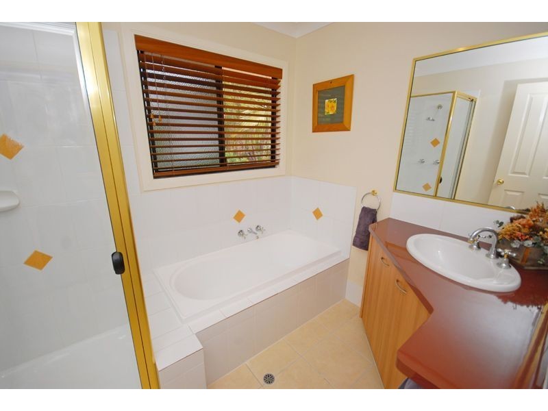 16 Glyn Street, Coorparoo QLD 4151