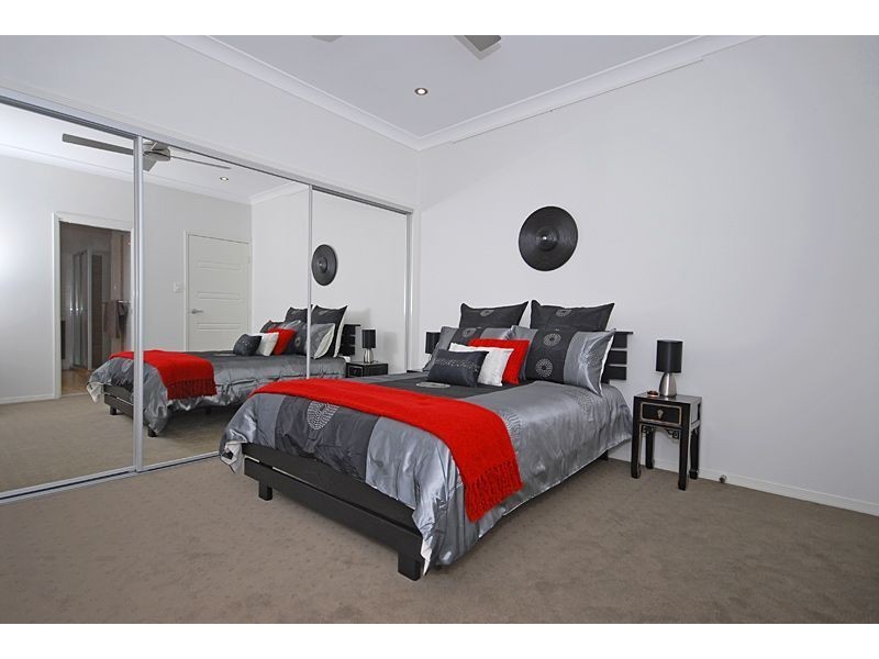 13 Glindemann Drive, Holland Park QLD 4121