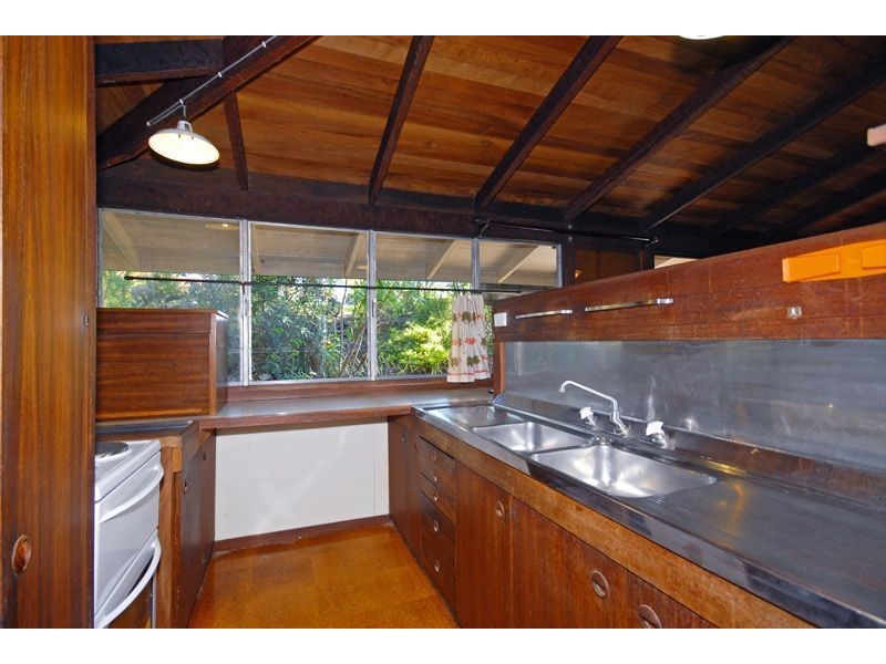 18 Sapphire Street, Holland Park QLD 4121