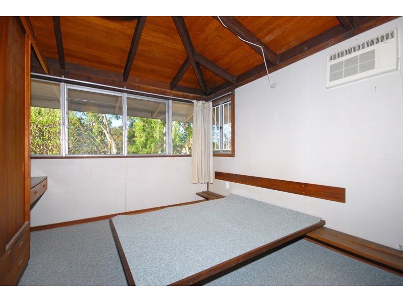 18 Sapphire Street, Holland Park QLD 4121