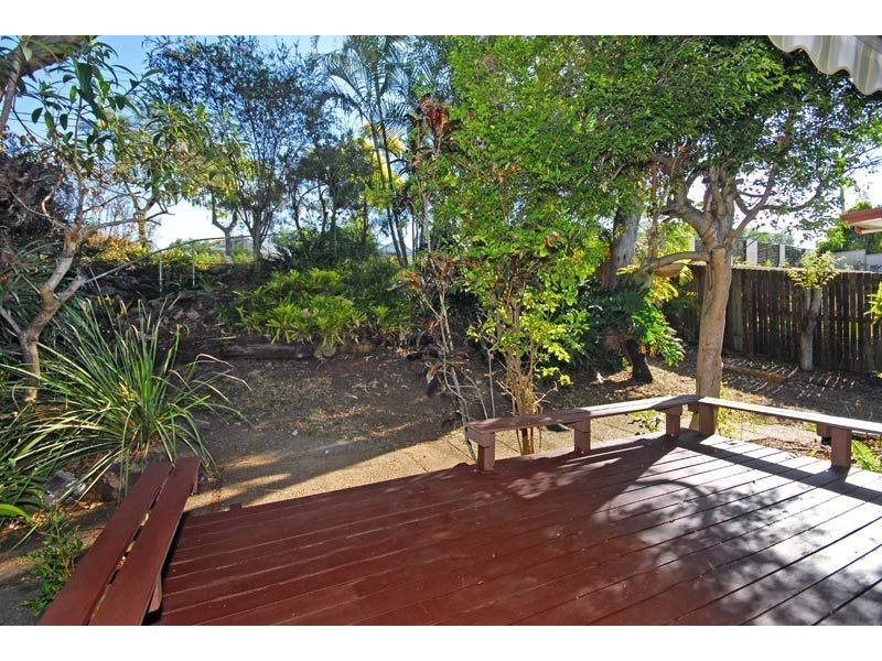 18 Sapphire Street, Holland Park QLD 4121