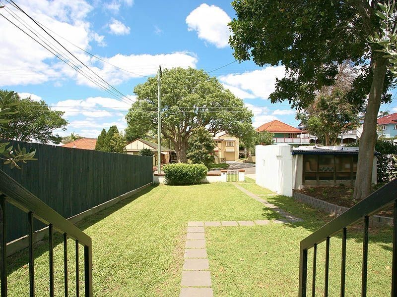 30 First Street, Camp Hill QLD 4152