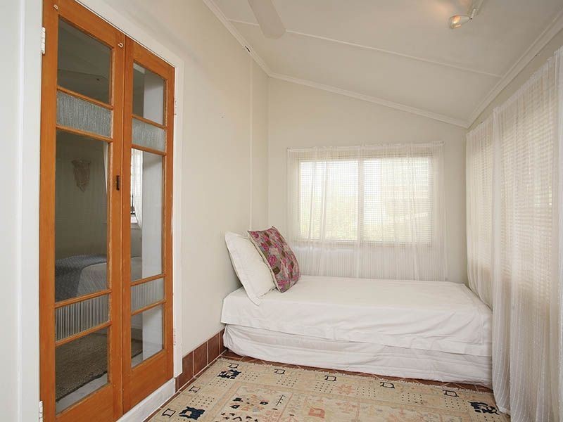 30 First Street, Camp Hill QLD 4152