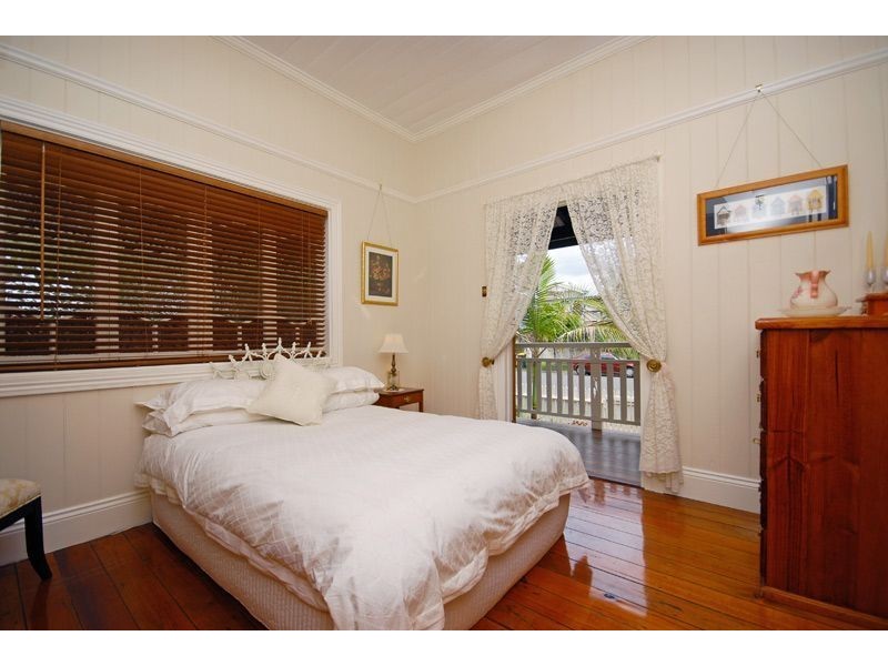 14 Frank Street, Norman Park QLD 4170
