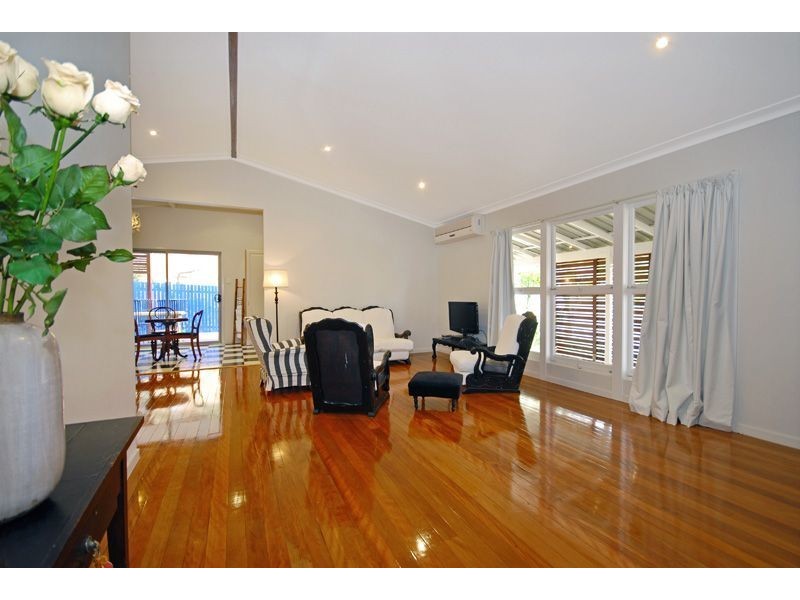 5 Arc Street, Coorparoo QLD 4151