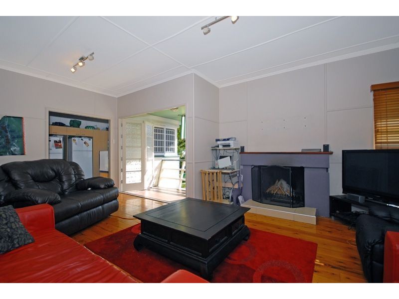 9 Gibson Crescent, Holland Park QLD 4121