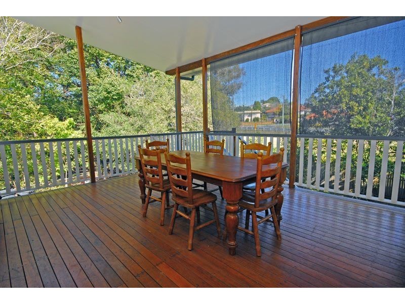 9 Gibson Crescent, Holland Park QLD 4121