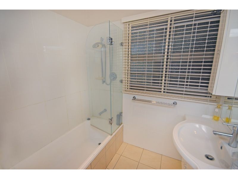 9 Gibson Crescent, Holland Park QLD 4121