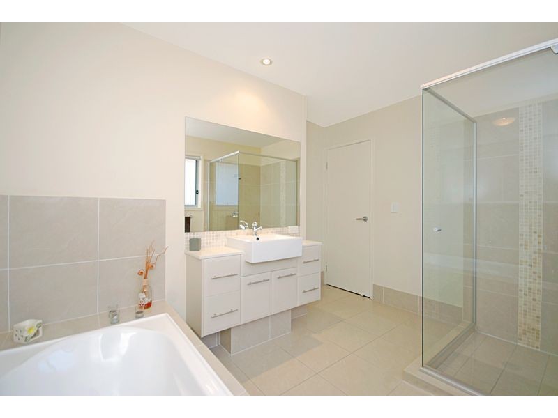 30 Melbourne Avenue, Camp Hill QLD 4152