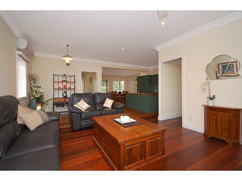 142 Victor Street, Holland Park QLD 4121