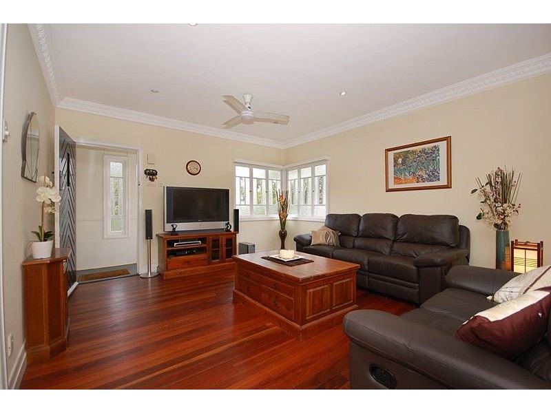 142 Victor Street, Holland Park QLD 4121