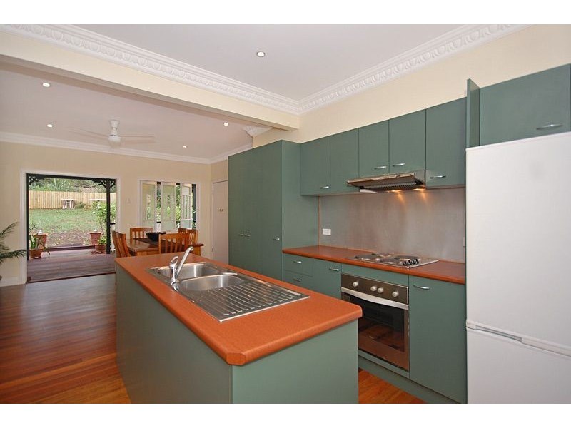 142 Victor Street, Holland Park QLD 4121