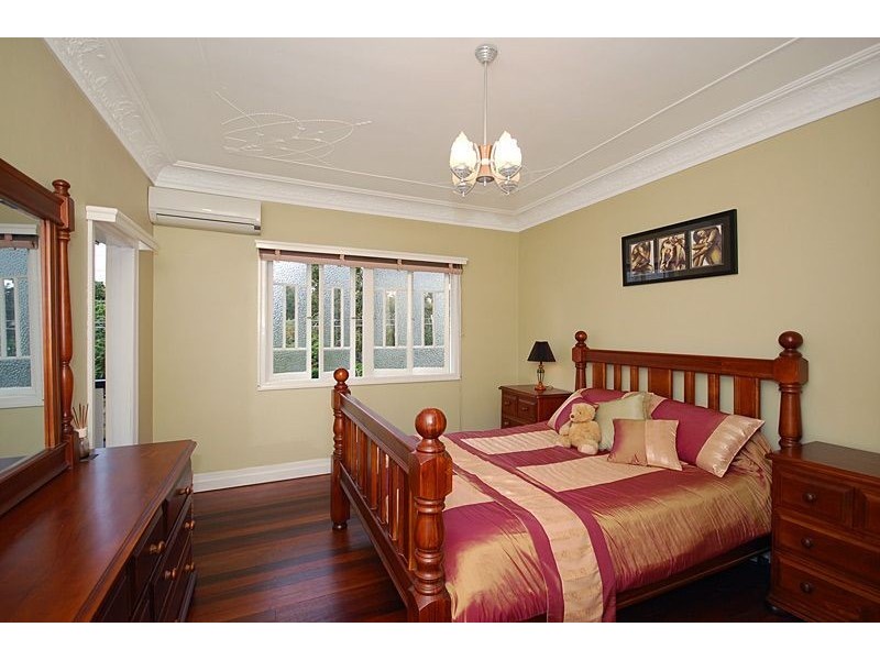 142 Victor Street, Holland Park QLD 4121