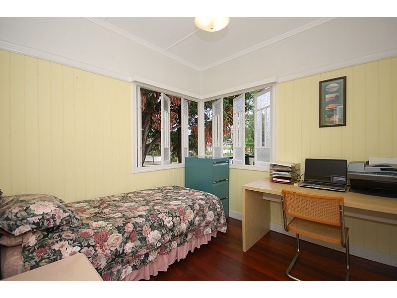 142 Victor Street, Holland Park QLD 4121