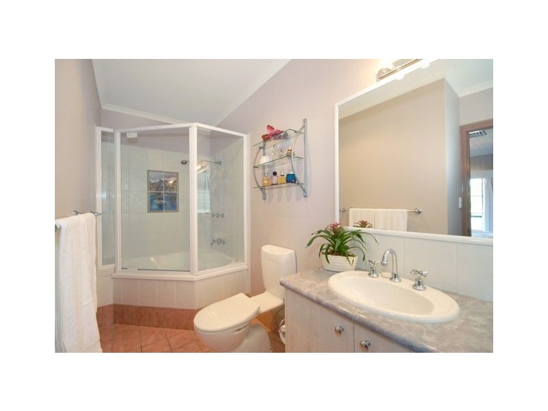 3A Galway Street, Greenslopes QLD 4120