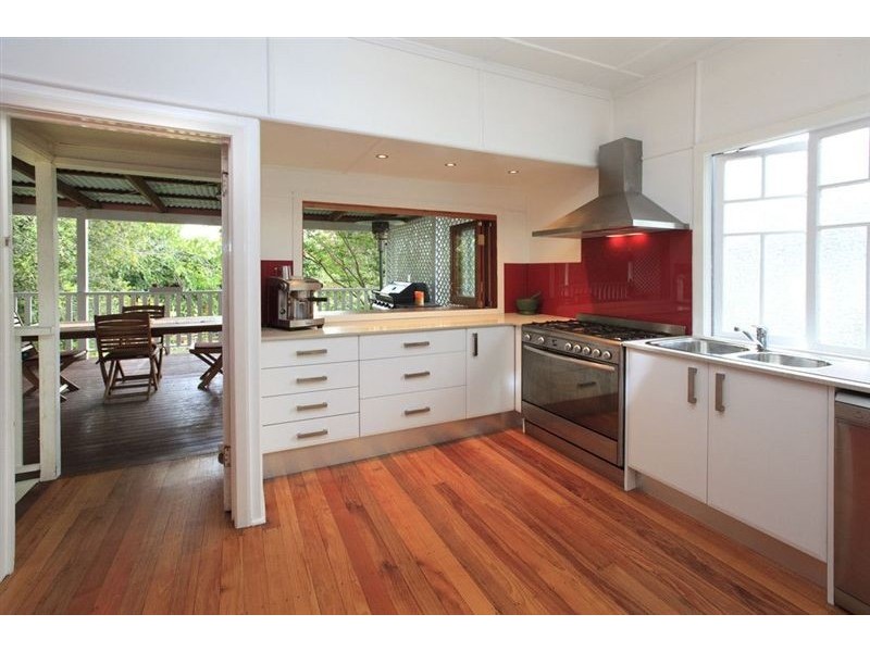 30 Bennetts Road, Camp Hill QLD 4152