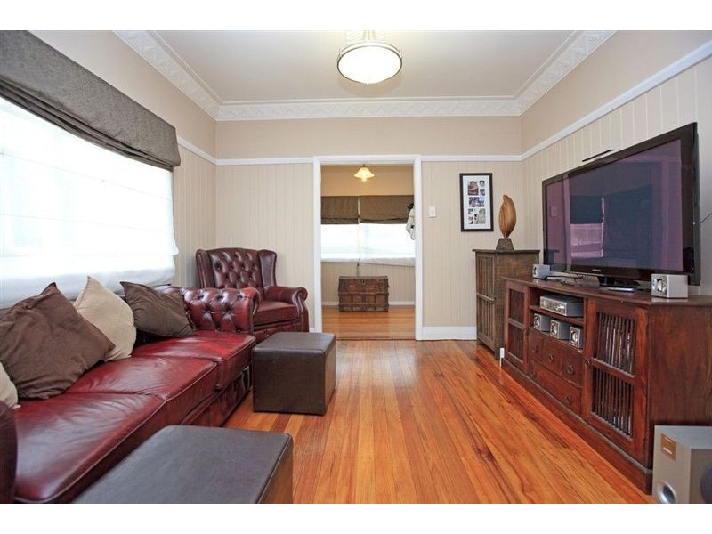 30 Bennetts Road, Camp Hill QLD 4152