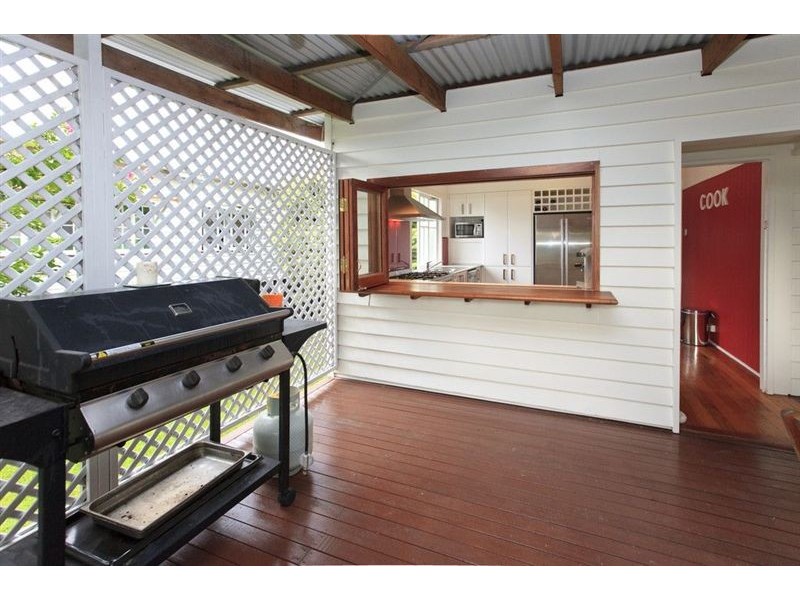 30 Bennetts Road, Camp Hill QLD 4152