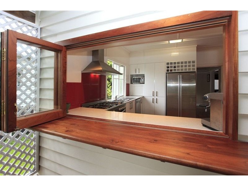 30 Bennetts Road, Camp Hill QLD 4152