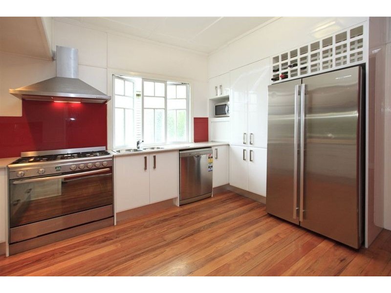 30 Bennetts Road, Camp Hill QLD 4152