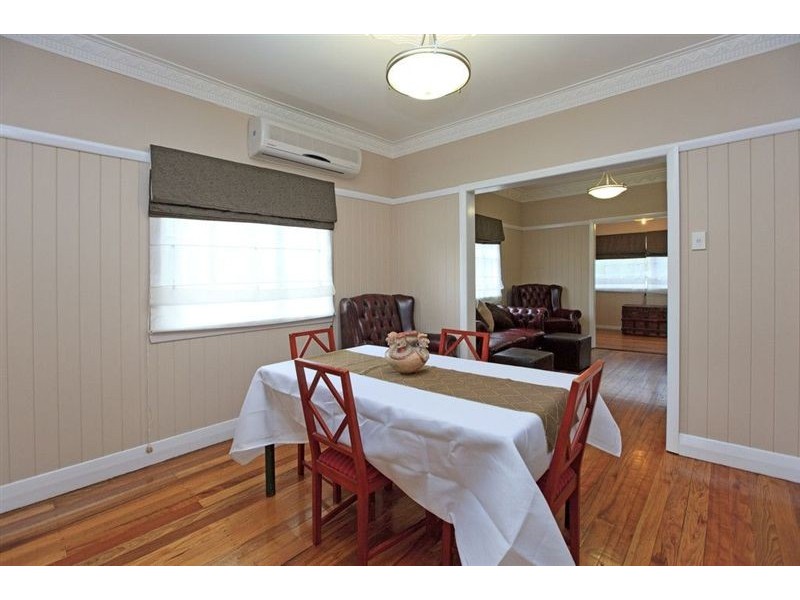 30 Bennetts Road, Camp Hill QLD 4152