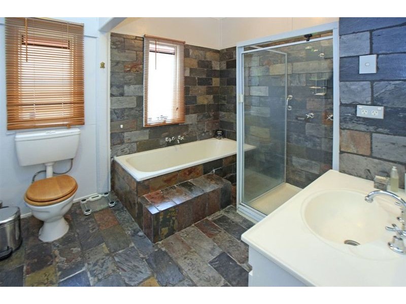 30 Bennetts Road, Camp Hill QLD 4152