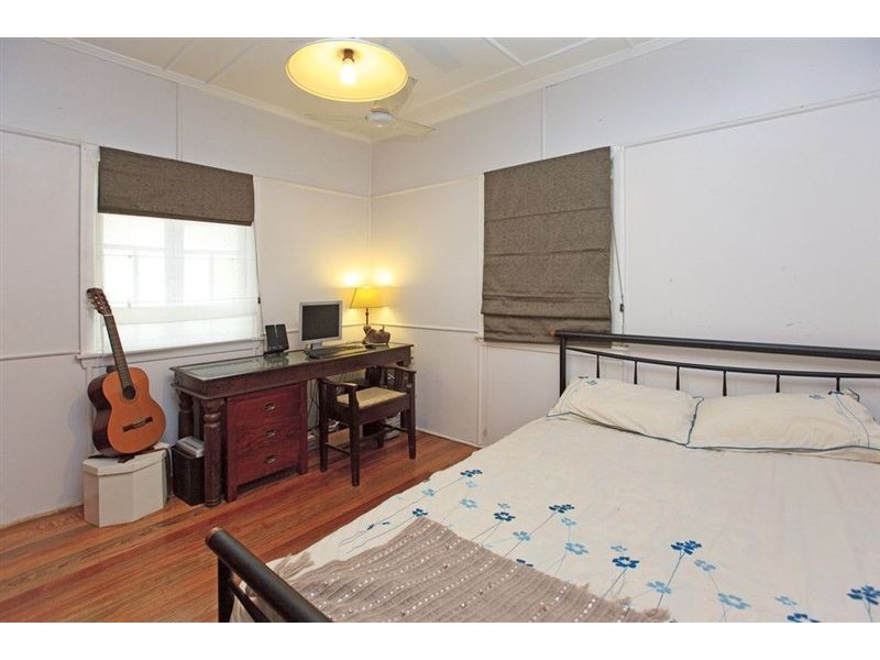 30 Bennetts Road, Camp Hill QLD 4152