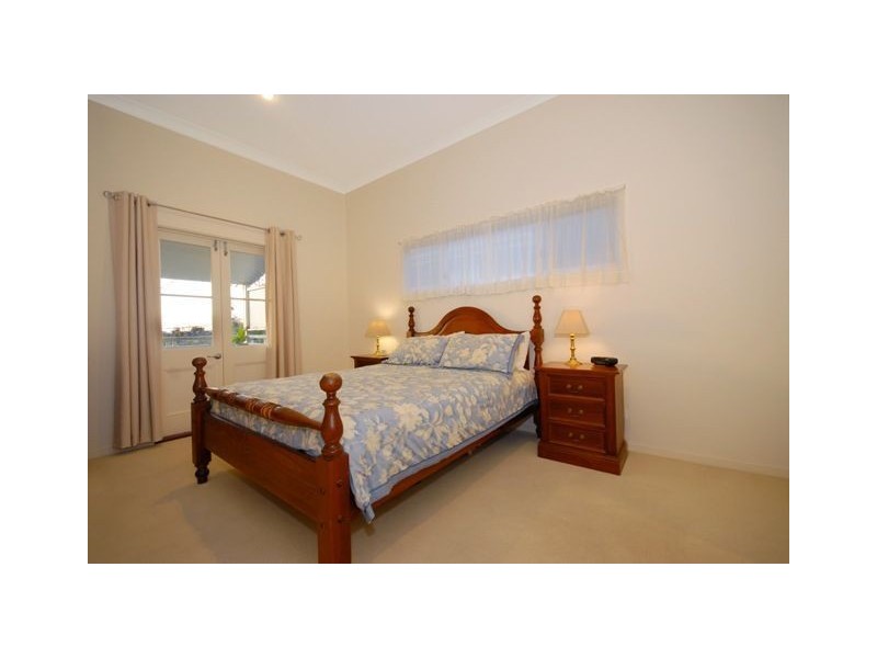 69 Thackeray Street, Norman Park QLD 4170