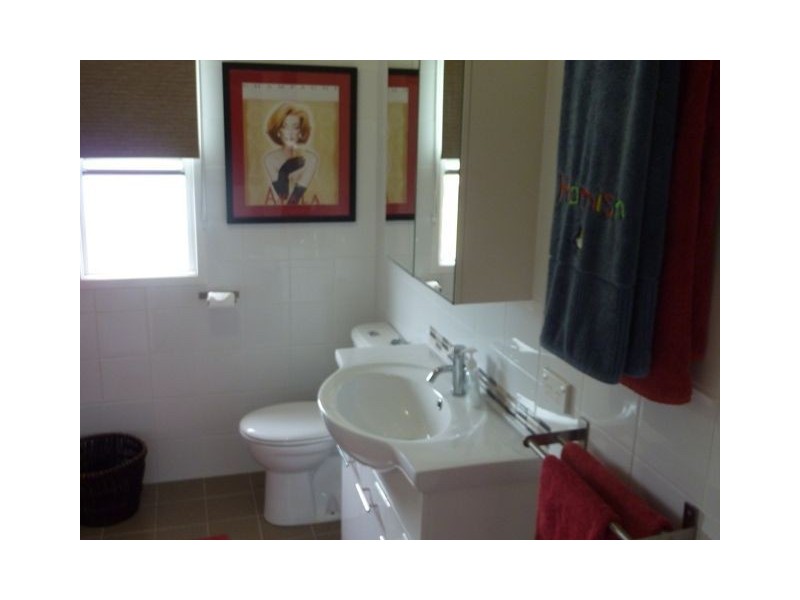 96 Sapphire Street, Holland Park QLD 4121