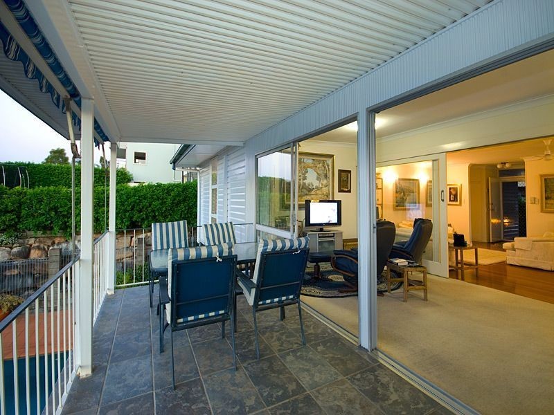 26 Kneale Street, Holland Park West QLD 4121