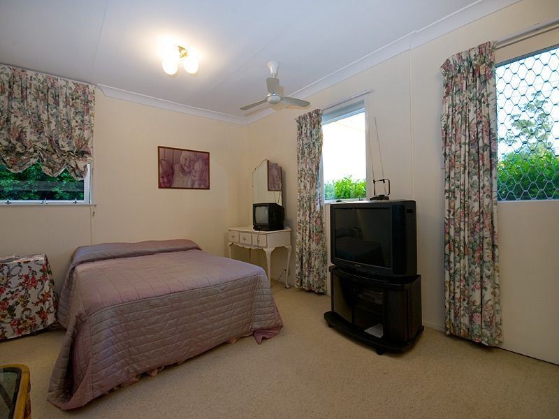 26 Kneale Street, Holland Park West QLD 4121