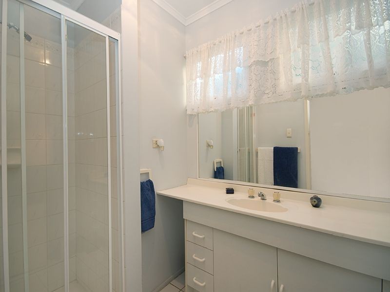 26 Kneale Street, Holland Park West QLD 4121