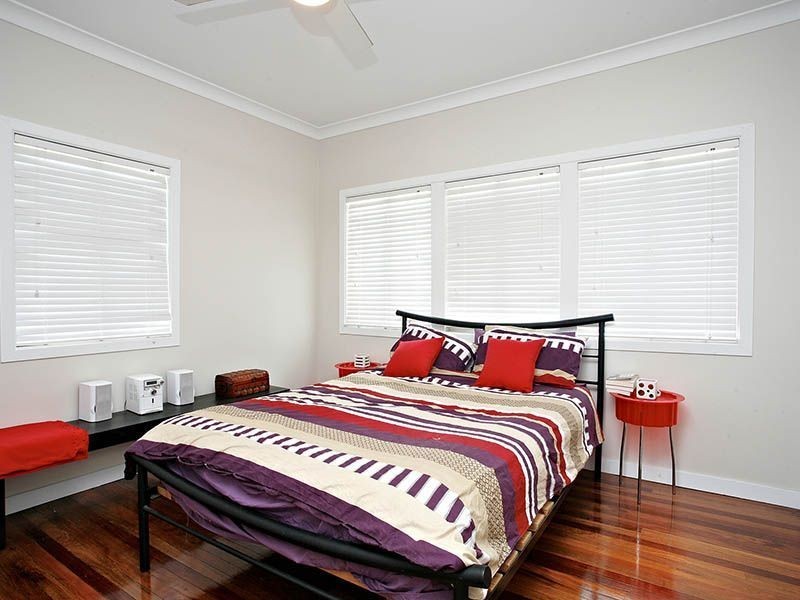 93 Bunya Street, Greenslopes QLD 4120