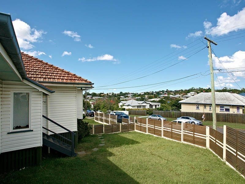 93 Bunya Street, Greenslopes QLD 4120