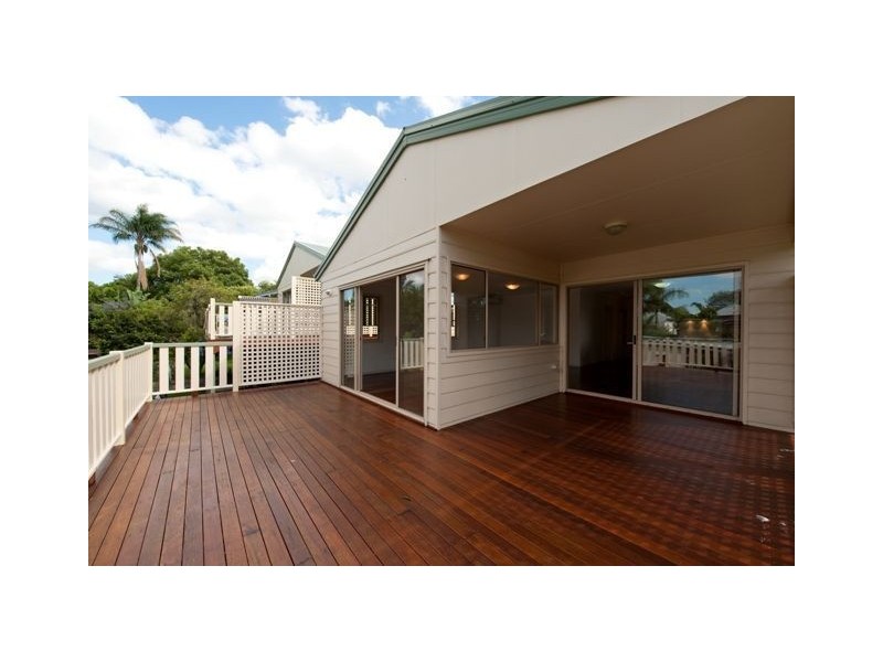 85 Macrossan Avenue, Norman Park QLD 4170