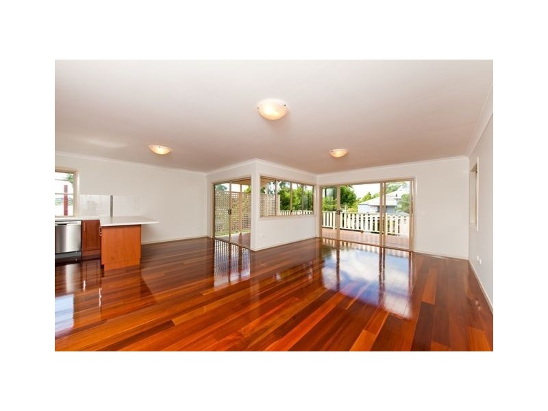 85 Macrossan Avenue, Norman Park QLD 4170