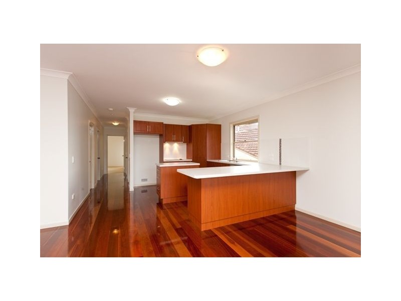 85 Macrossan Avenue, Norman Park QLD 4170