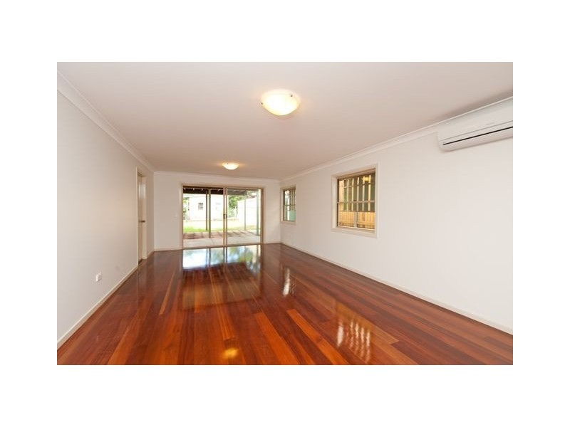 85 Macrossan Avenue, Norman Park QLD 4170