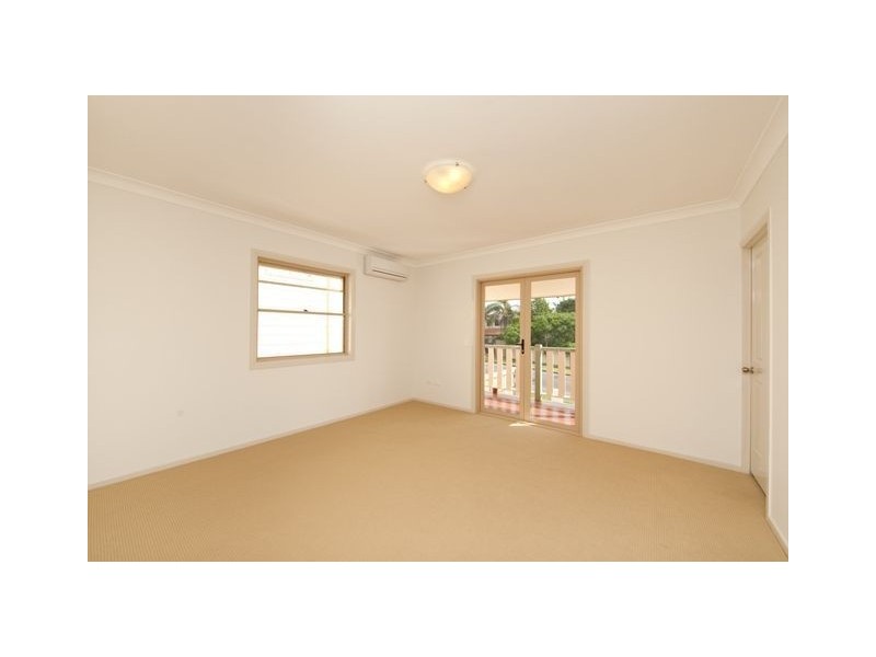 85 Macrossan Avenue, Norman Park QLD 4170