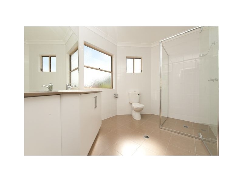 85 Macrossan Avenue, Norman Park QLD 4170