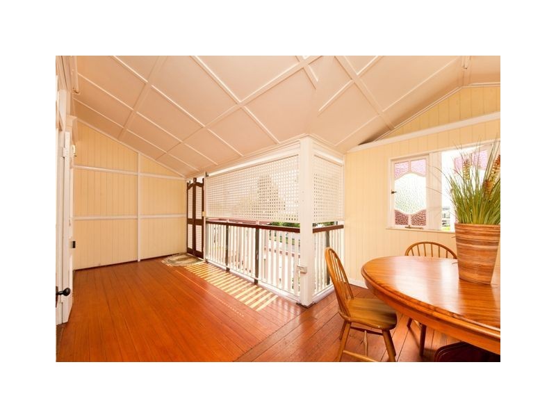 33 St Leonards Street, Coorparoo QLD 4151